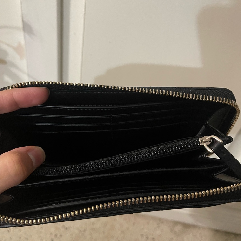 Kate Spade NWOT Black Quilted Wallet - Picture 7 of 9